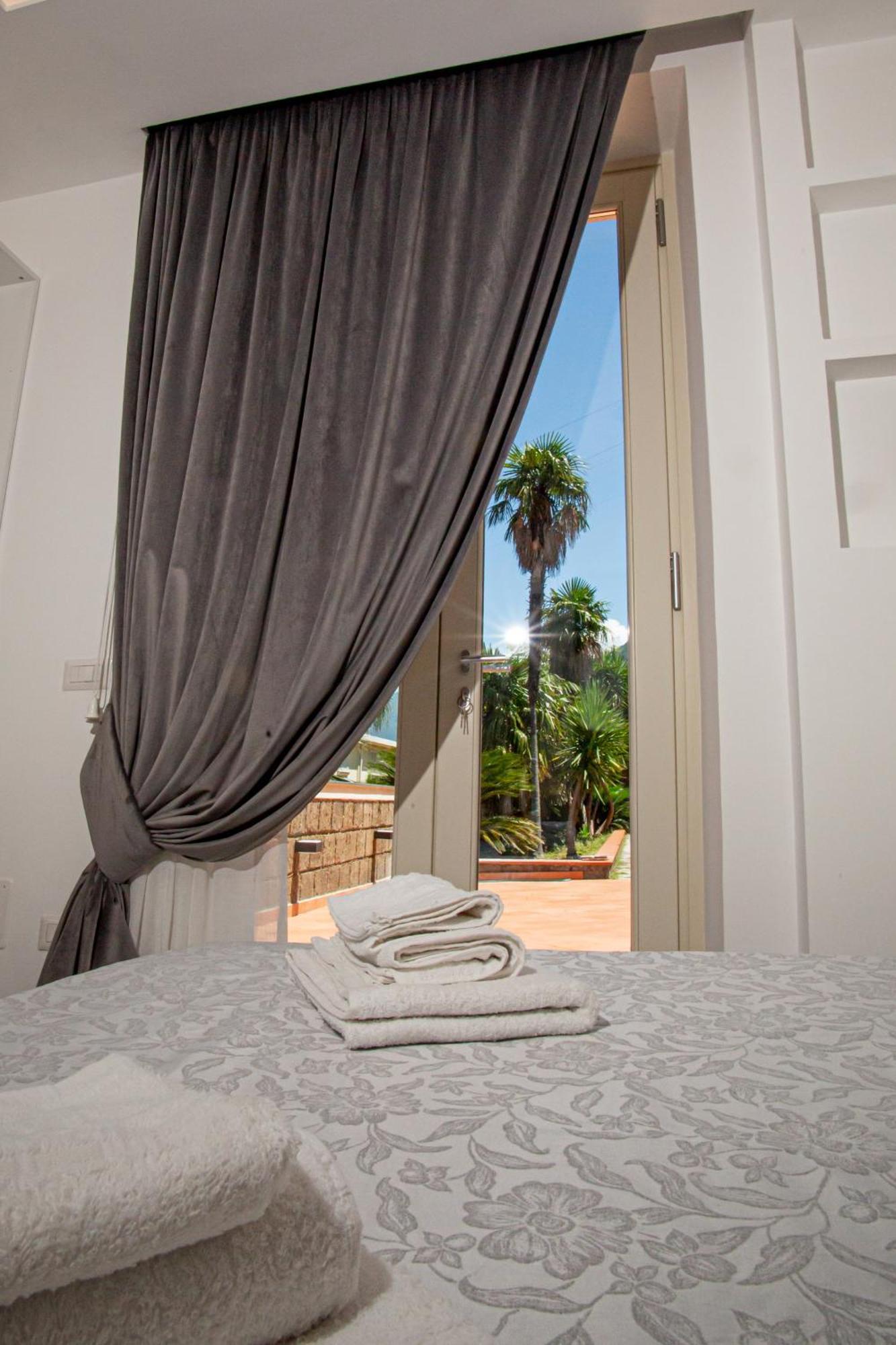 Forever Luxury Rooms กาสเตลลัมมาเร ดิ สตาเบีย ภายนอก รูปภาพ